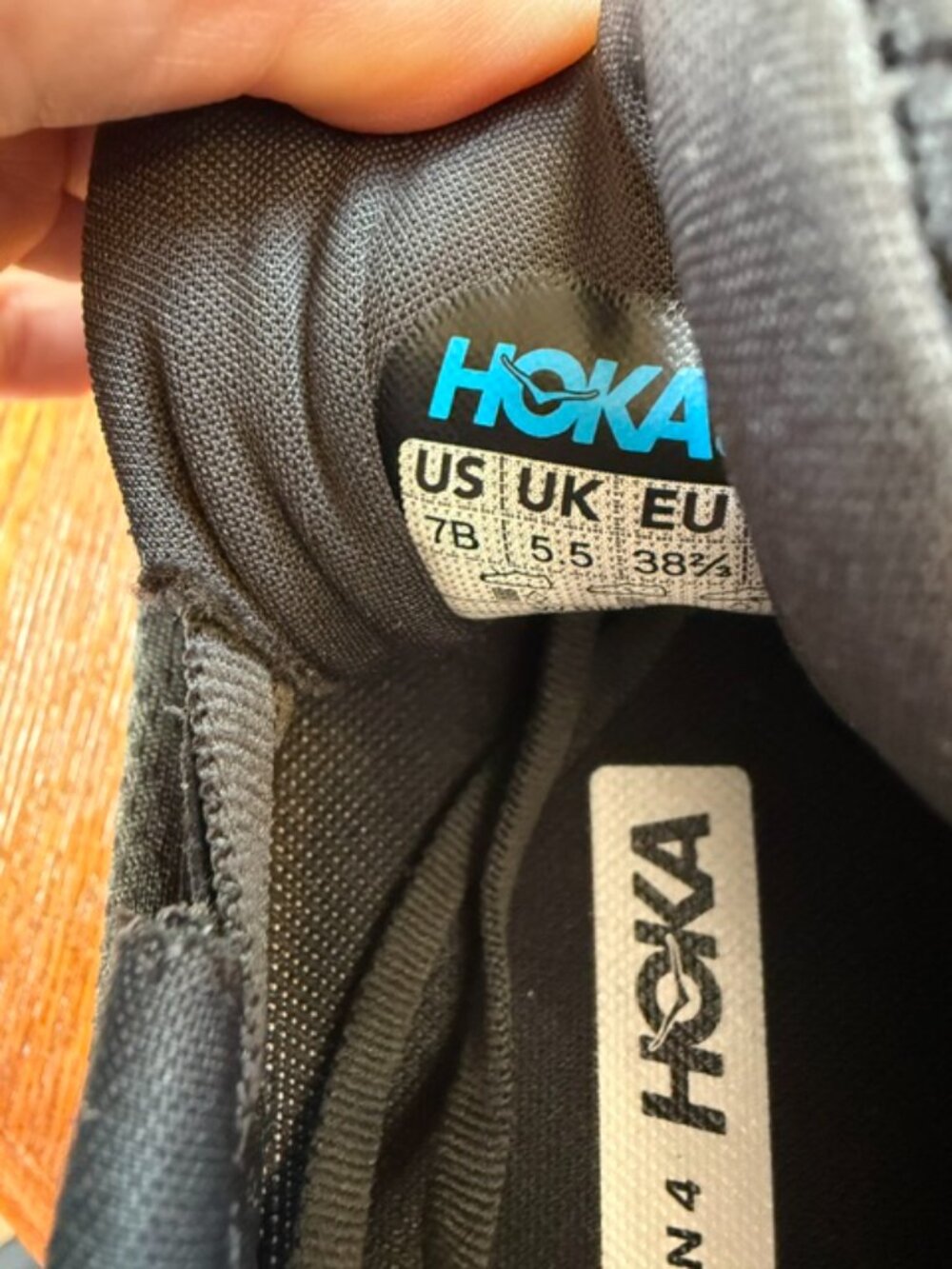 HOKA Rincon 4 Women's Running Shoes Size 7B Black 1155131 New in Box - Picture 2 of 8